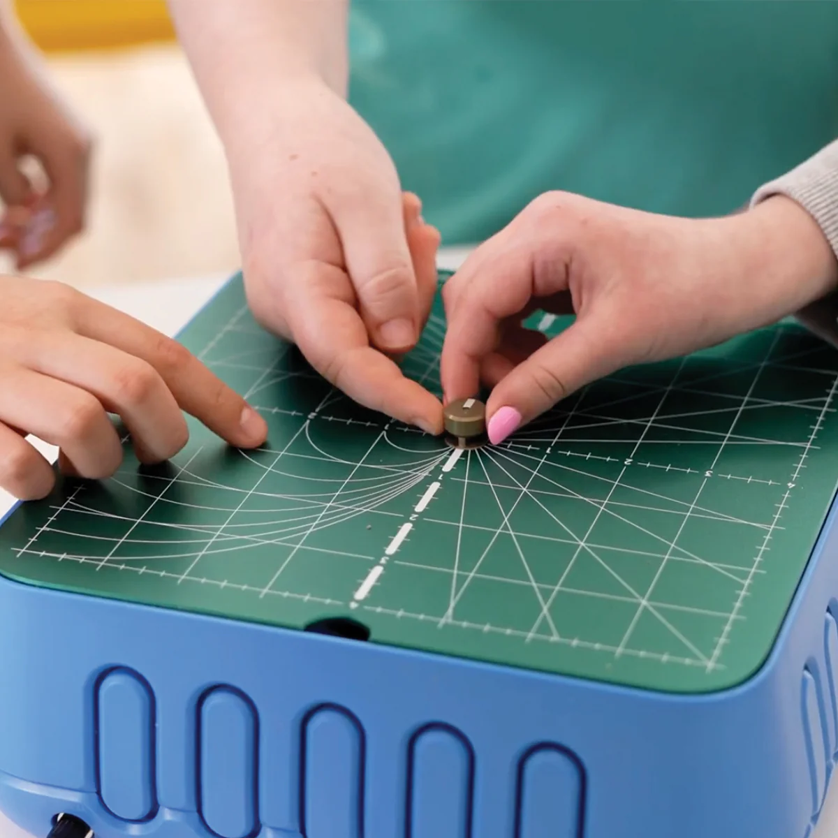 ChompSaw (with Hole Punch & Scoring Tool) (EUR) - Image 3